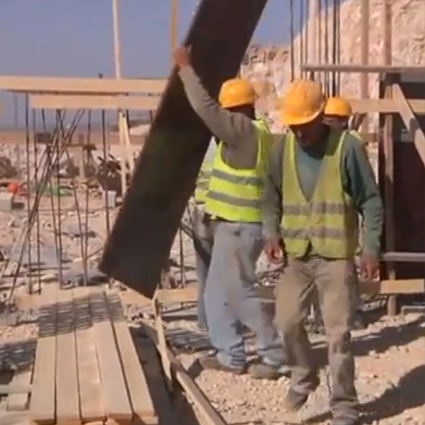 Palestinian Laborers find work away from settlements 